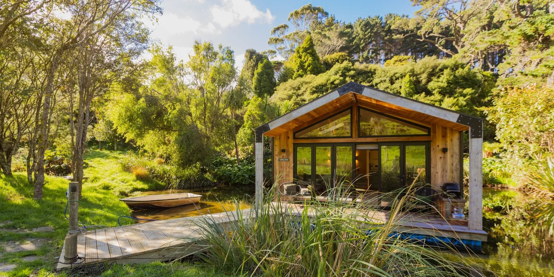 The Floating Home Ohariu Valley Wellington glamping