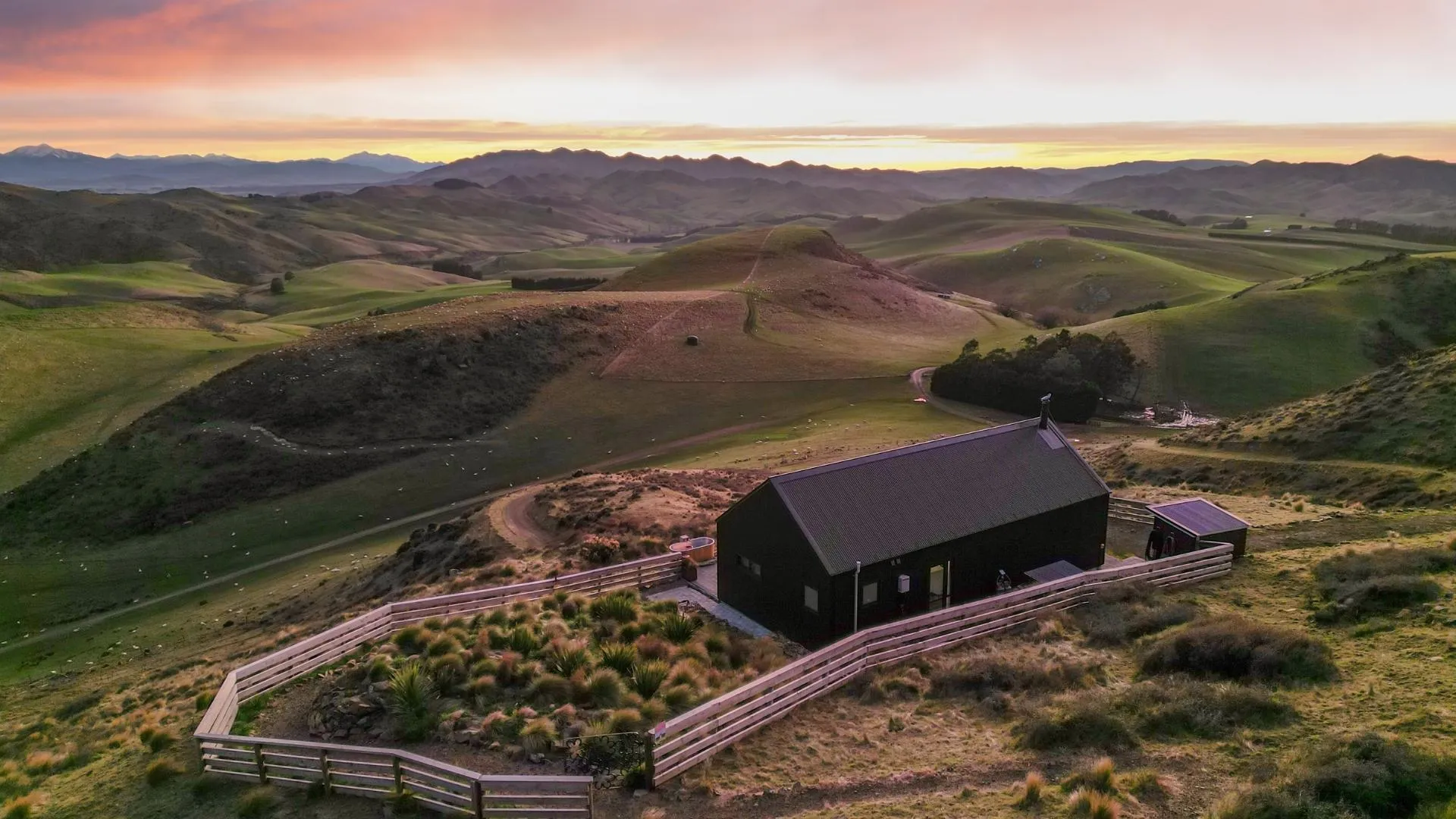Foxdown Hut North Canterbury luxury glamping