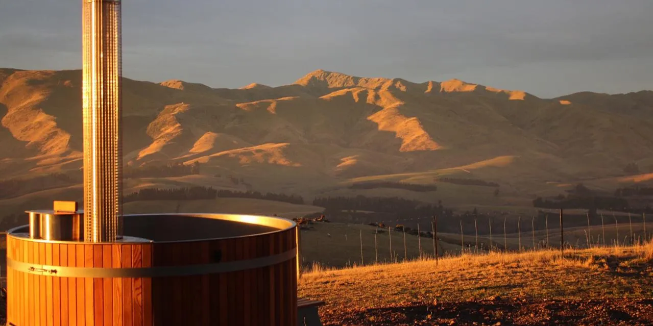Rocky Ridge Hut Dunback Otago winter glamping