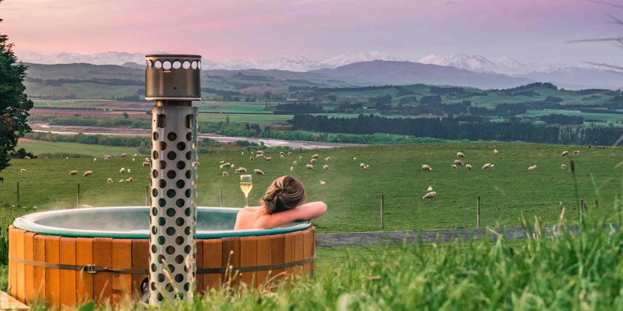 Tawanui Farm The Domes Hot Tub