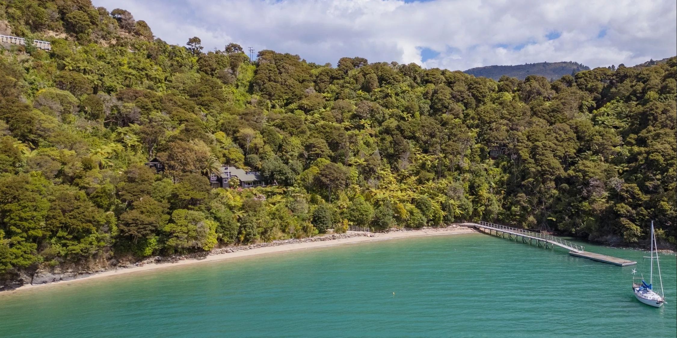 Whispering Cove Kenepuru Sound Marlborough dog friendly accommodation South Island