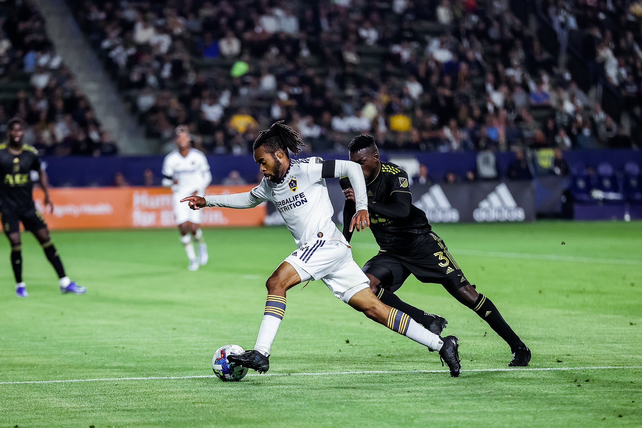 LA Galaxy sign versatile veteran Raheem Edwards - LAG Confidential