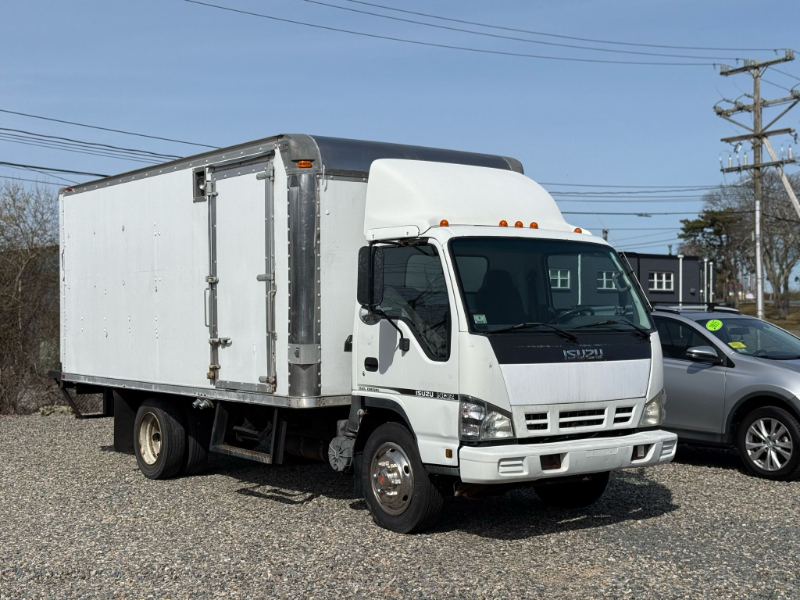 2007 Isuzu NQR's photo