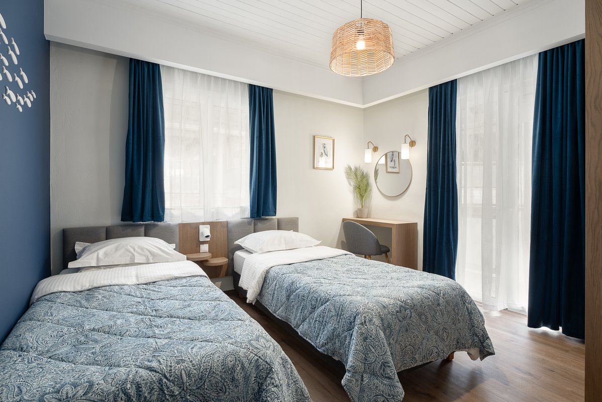 Toilet and shower, Captain's Seafront Apartments