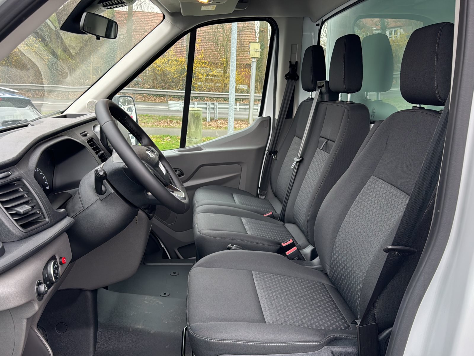 Ford Transit Fahrgestell 350 L4 (HD) Trend Kofferaufbau — Miniatur 2