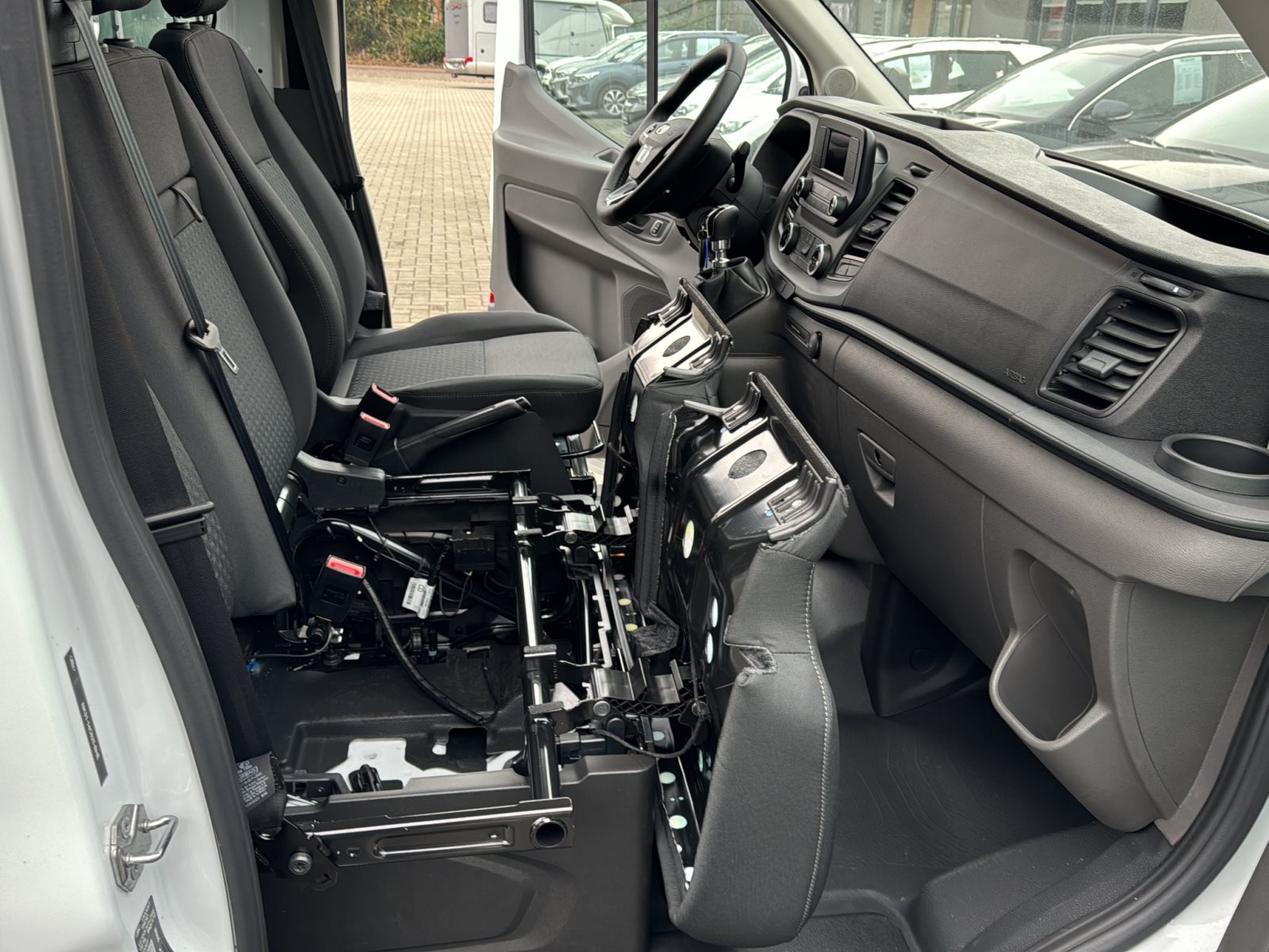Ford Transit Fahrgestell 350 L4 (HD) Trend Kofferaufbau — Miniatur 3