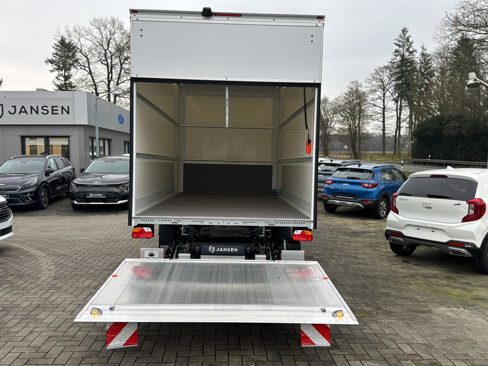 Ford Transit Fahrgestell 350 L4 (HD) Trend Kofferaufbau — Miniatur 9