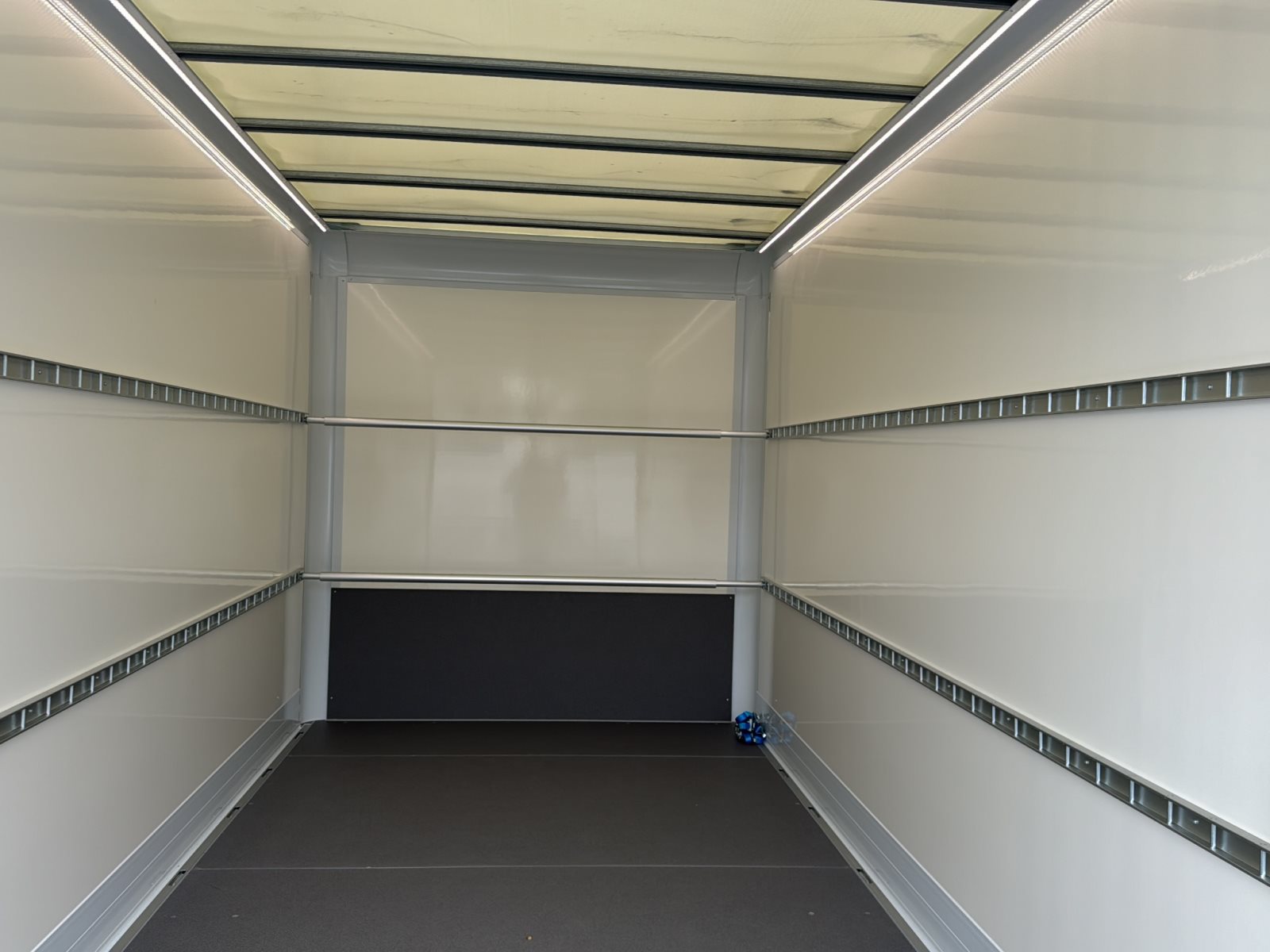 Ford Transit Fahrgestell 350 L4 (HD) Trend Kofferaufbau — Miniatur 10