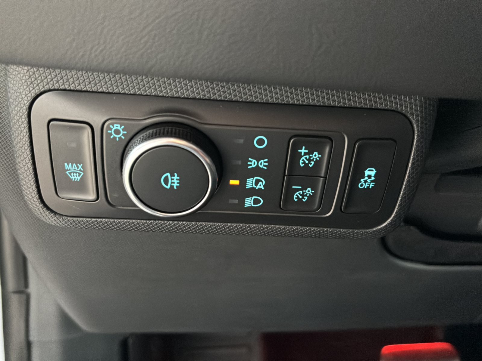 Ford MUSTANG MACH-E Premium 75,7 kWh AWD — Miniatur 13
