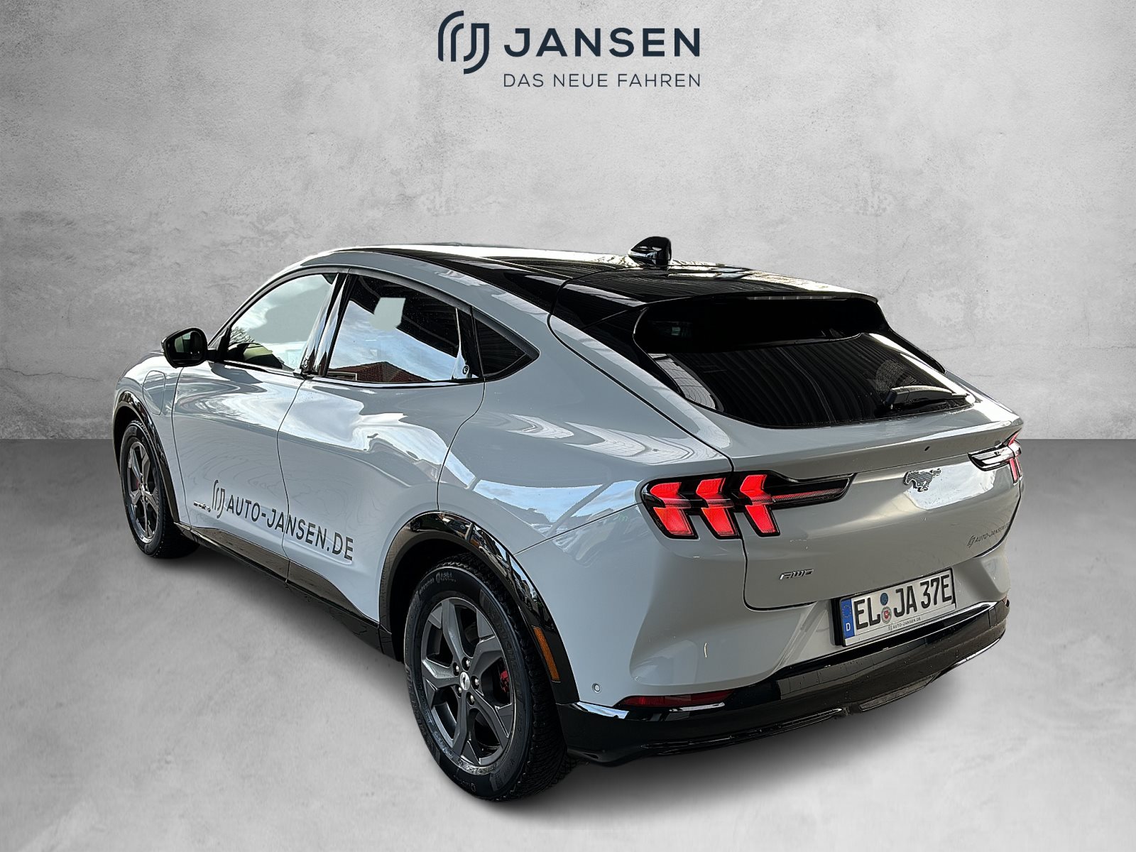 Ford MUSTANG MACH-E Premium 75,7 kWh AWD — Miniatur 15