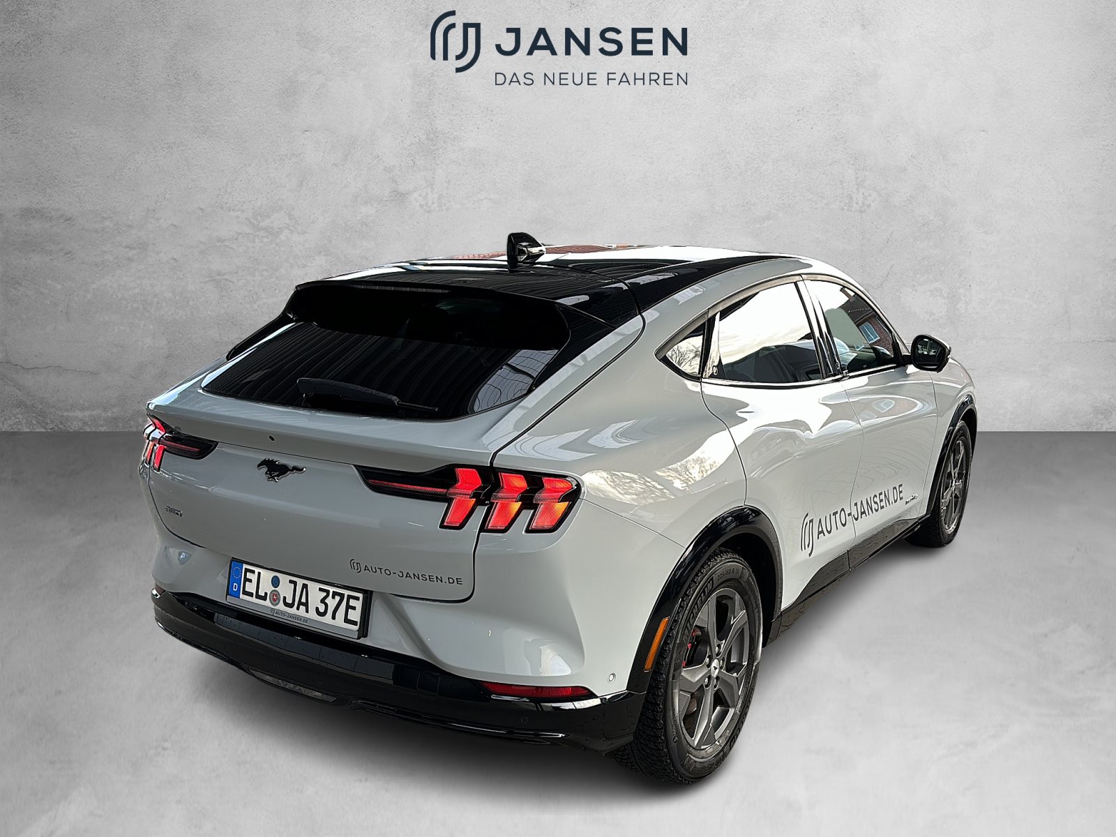 Ford MUSTANG MACH-E Premium 75,7 kWh AWD — Miniatur 16