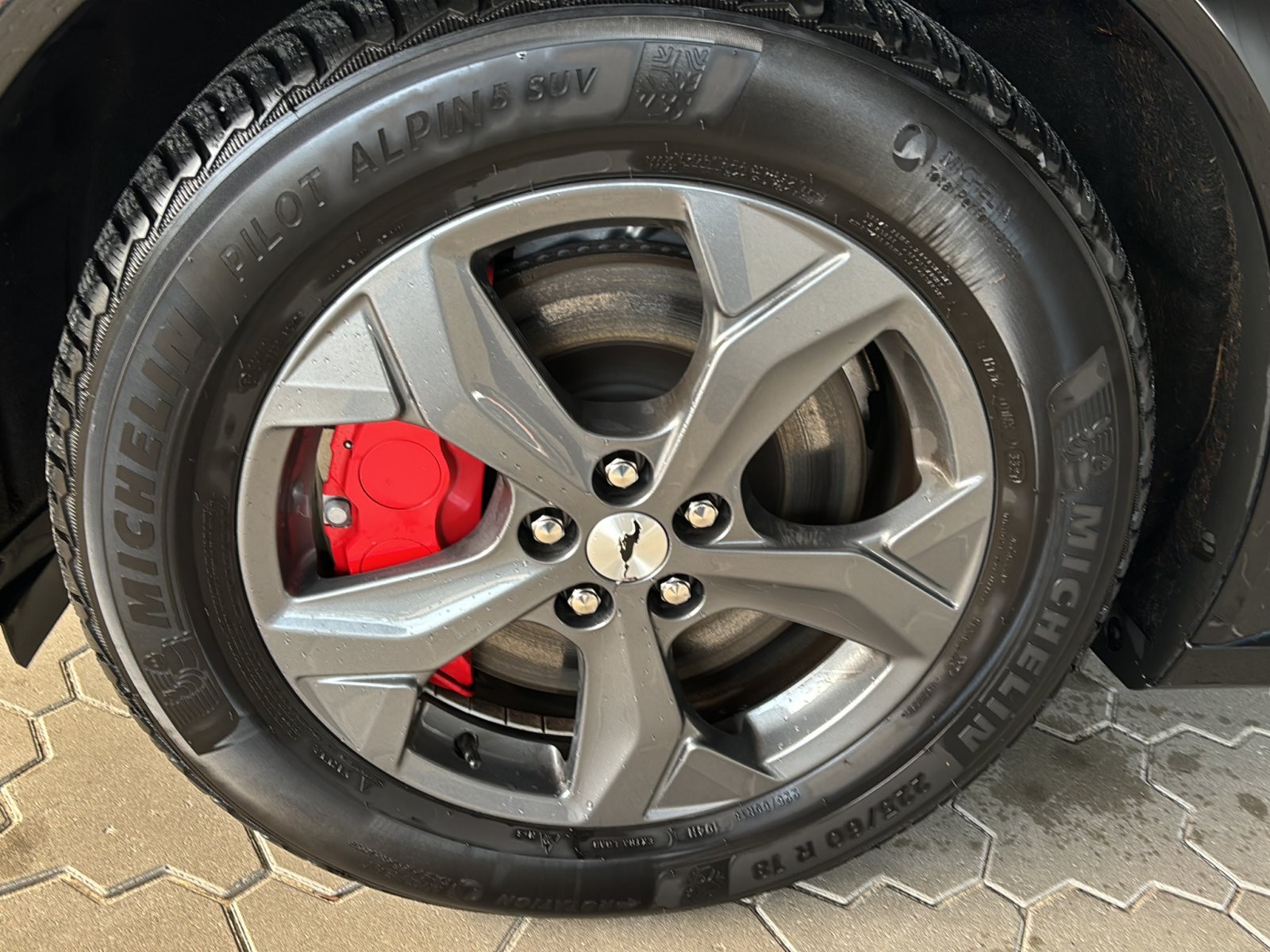 Ford MUSTANG MACH-E Premium 75,7 kWh AWD — Miniatur 20