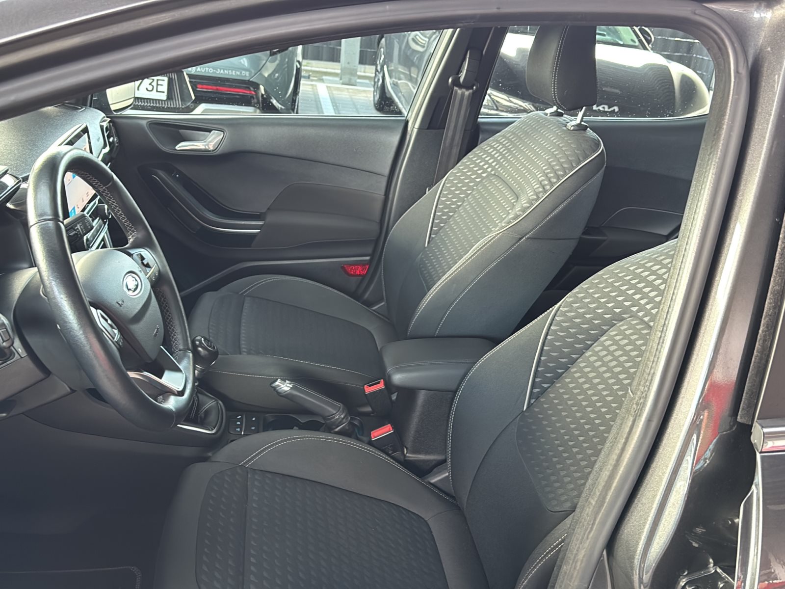 Ford Fiesta 1.0 Titanium *Panorama-Dach* — Miniatur 2