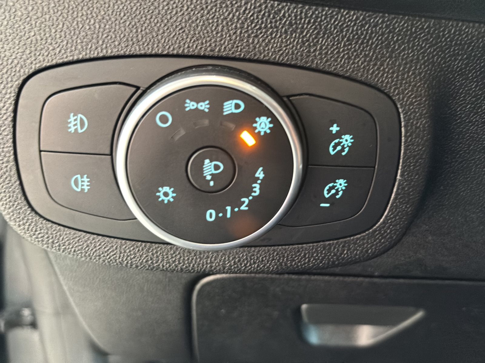 Ford Fiesta 1.0 Titanium *Panorama-Dach* — Miniatur 10