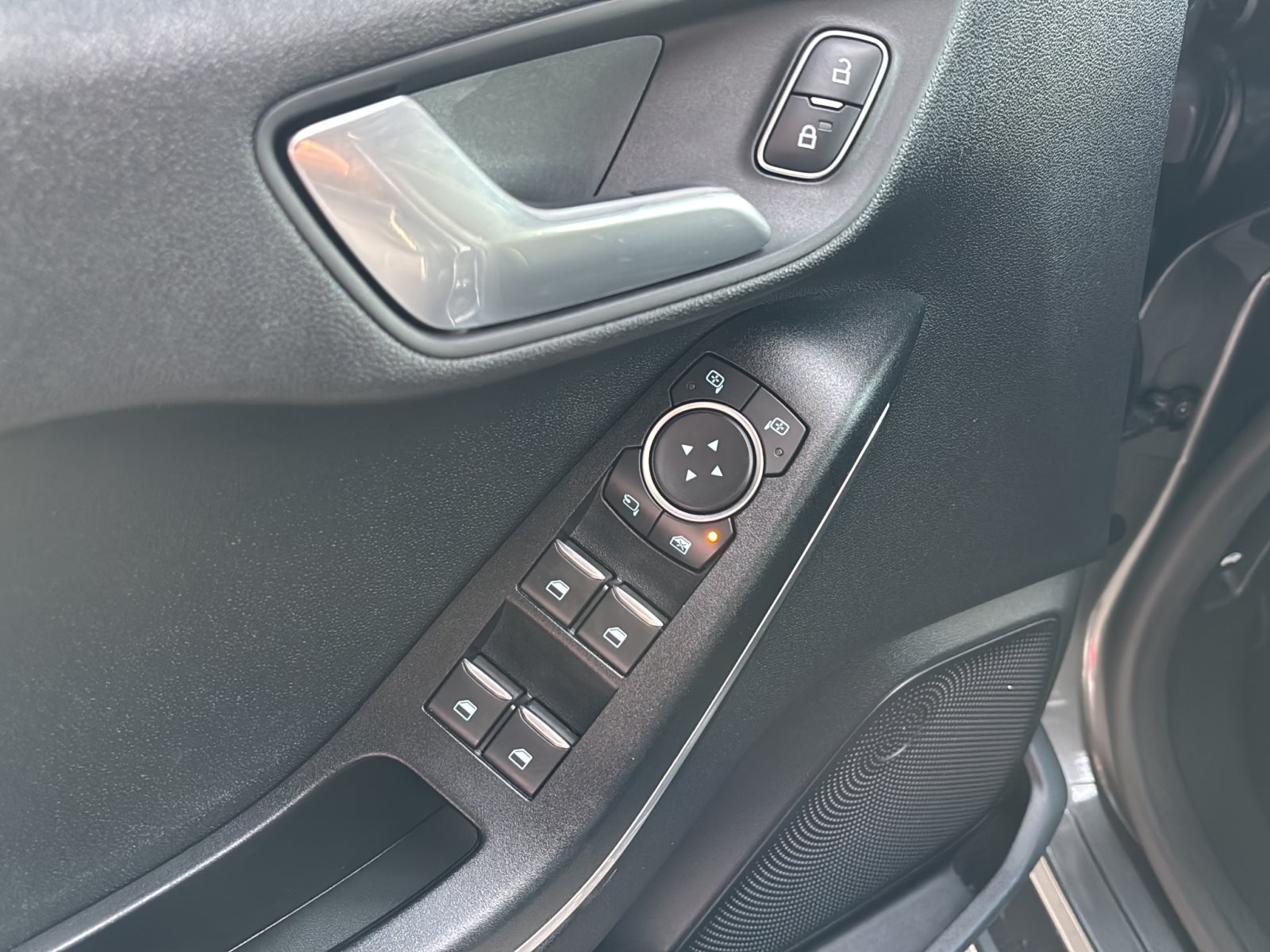 Ford Fiesta 1.0 Titanium *Panorama-Dach* — Miniatur 11