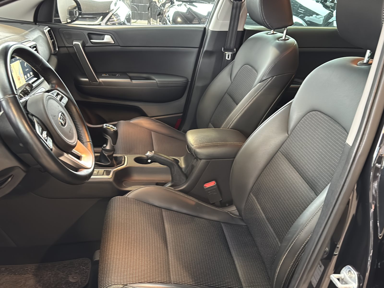 KIA Sportage 1.6i-Turbo Comfort Edition 2WD — Miniatur 2