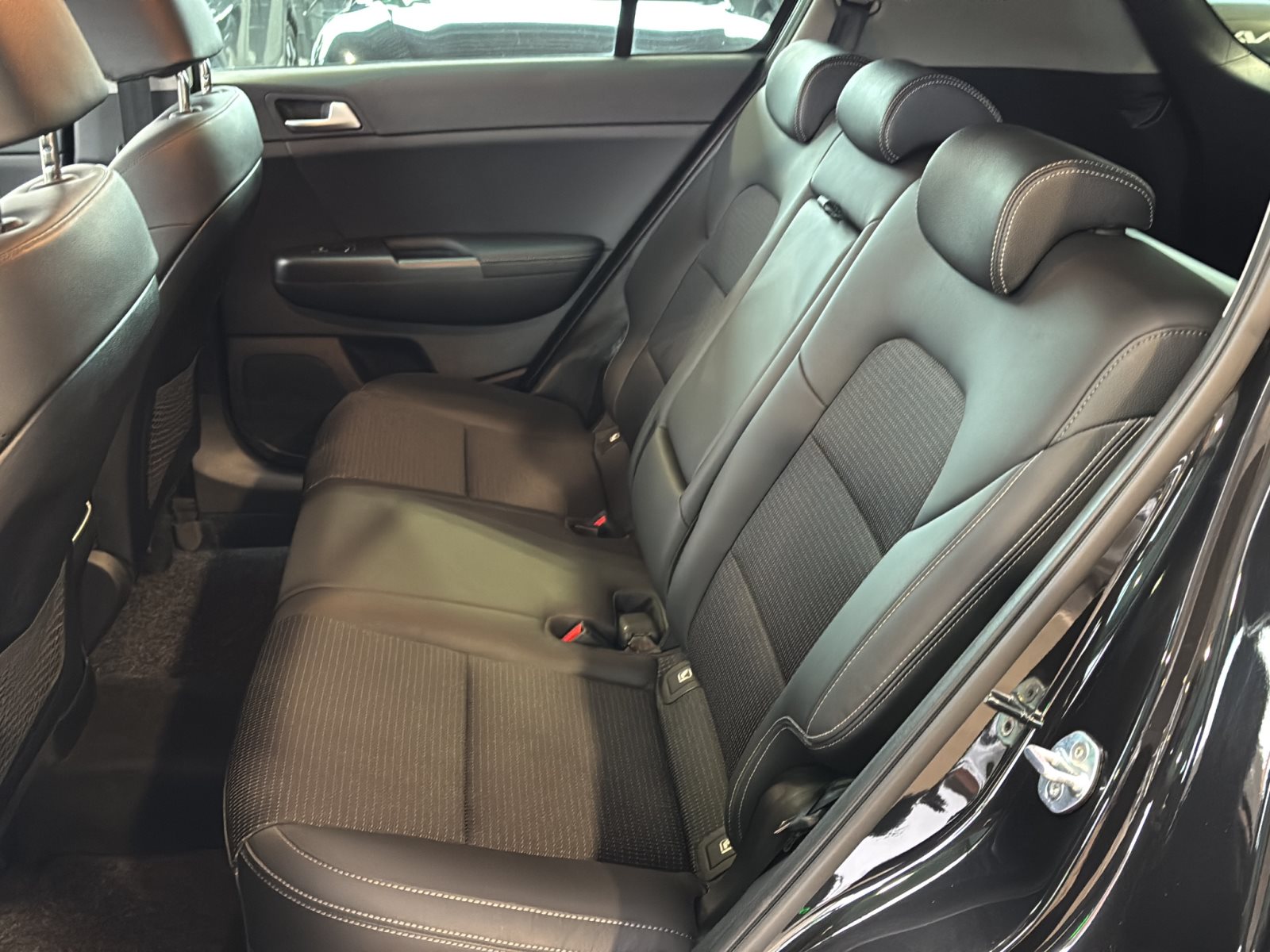 KIA Sportage 1.6i-Turbo Comfort Edition 2WD — Miniatur 3