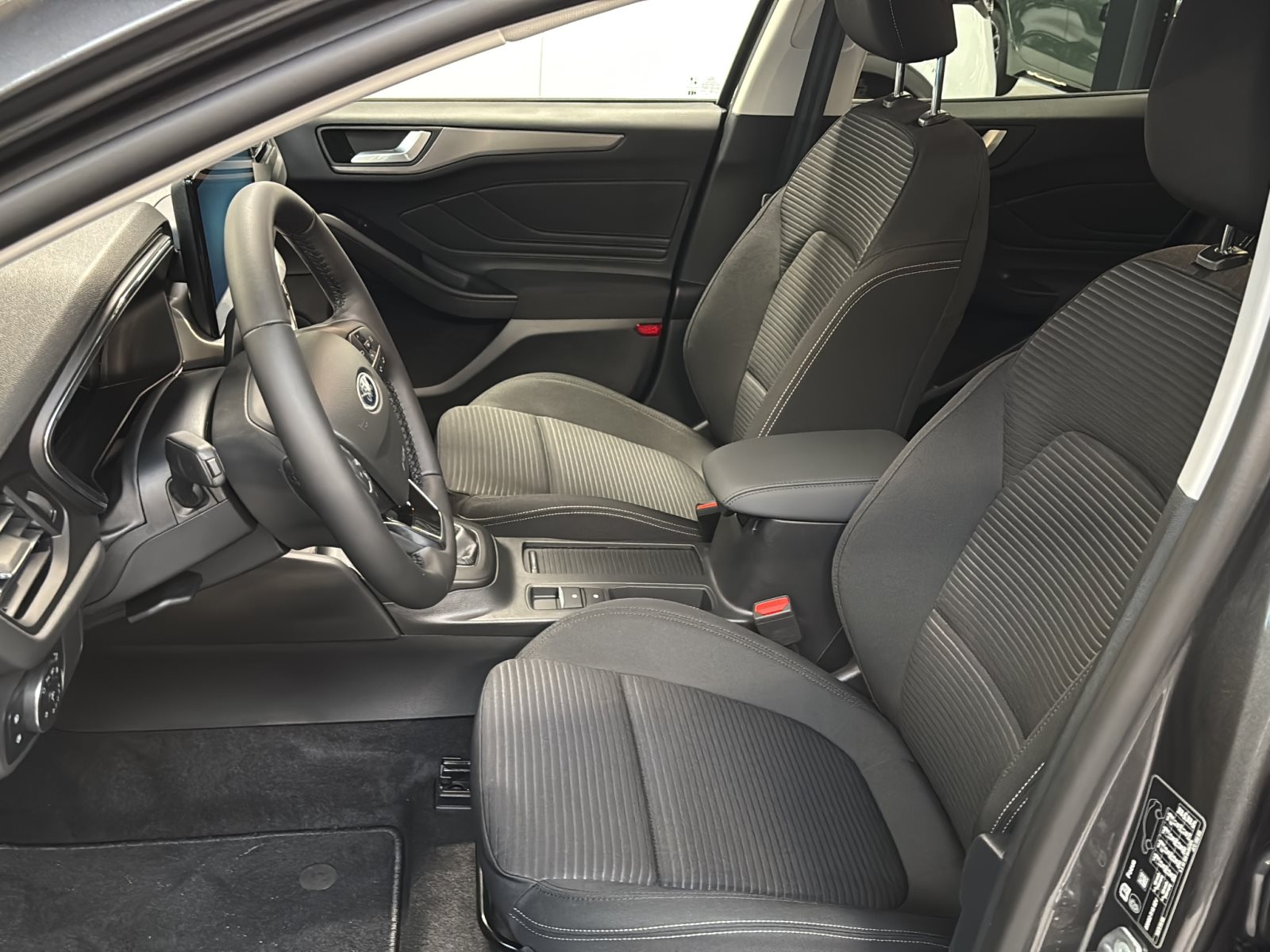 Ford Focus Turnier Titanium Edition Mild-Hybrid — Miniatur 2