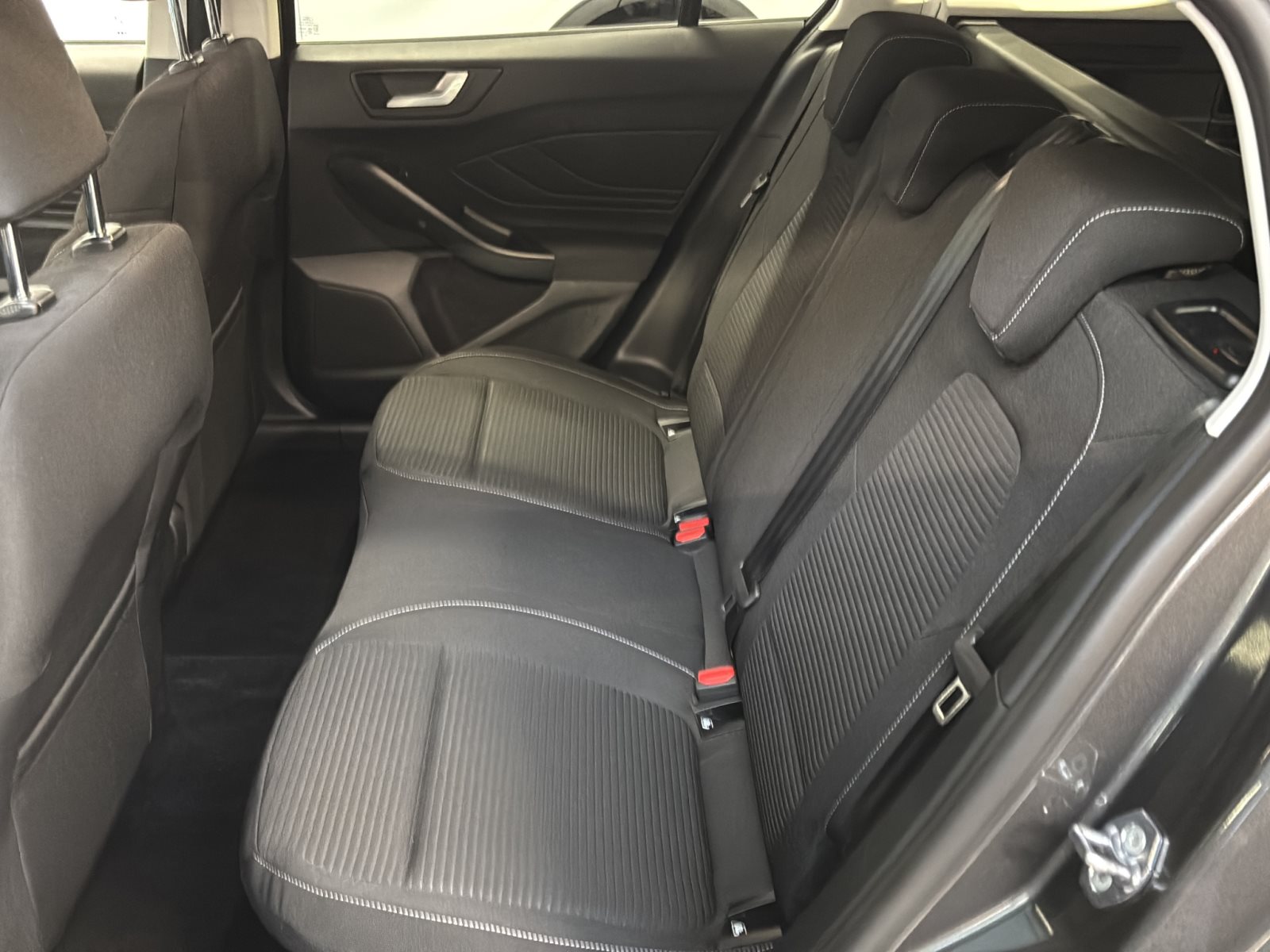 Ford Focus Turnier Titanium Edition Mild-Hybrid — Miniatur 3