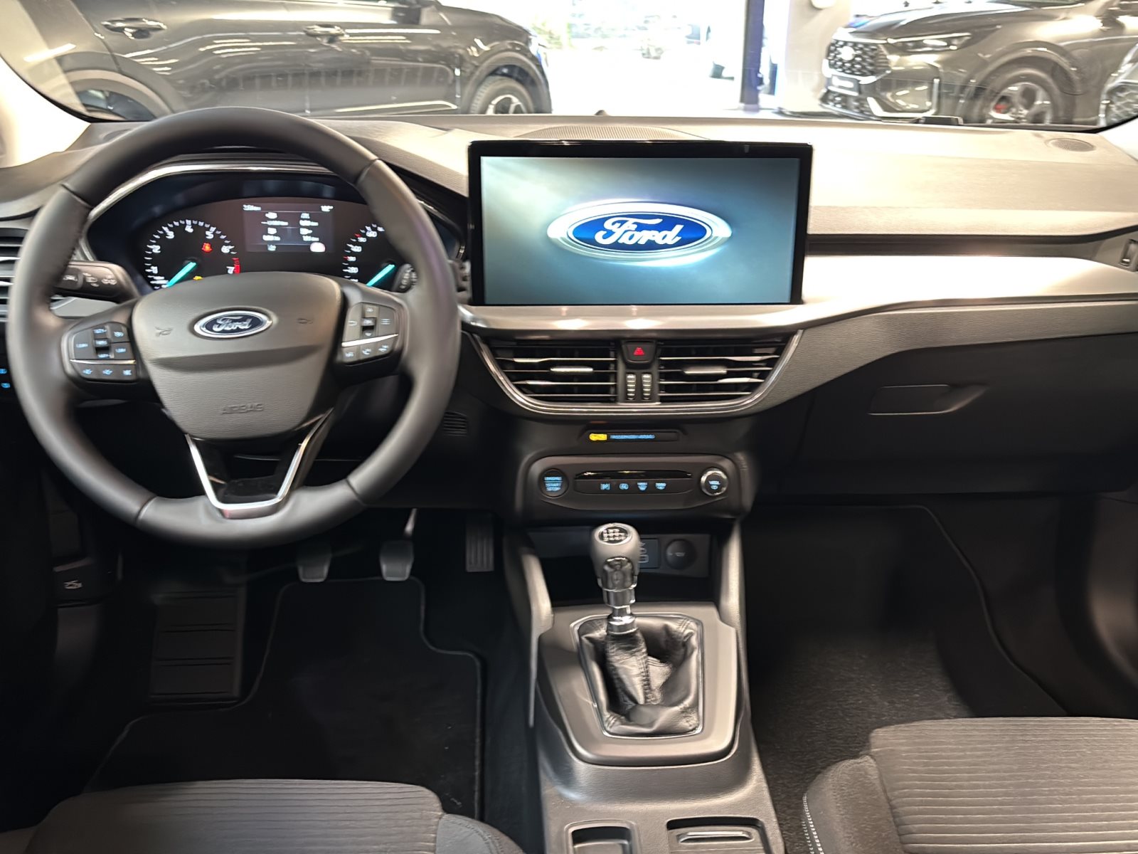 Ford Focus Turnier Titanium Edition Mild-Hybrid — Miniatur 5