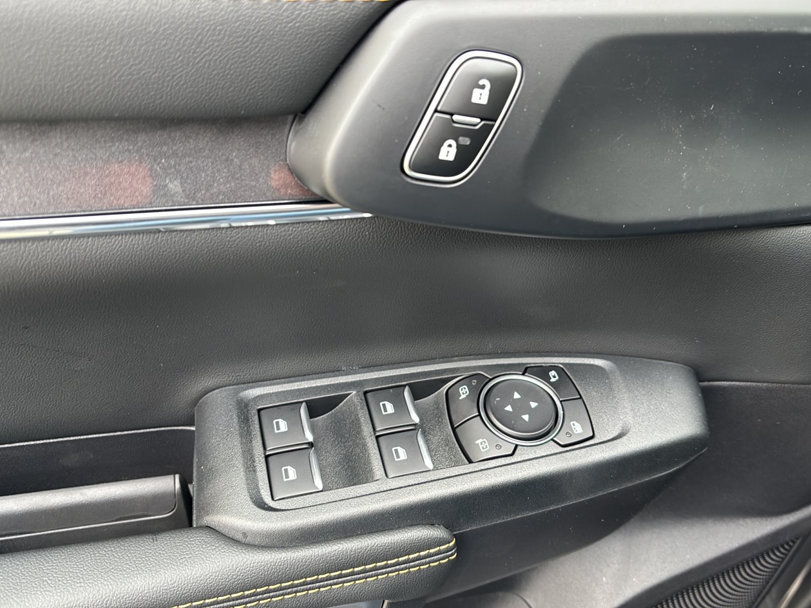 Ford Ranger Wildtrak e-4WD Doppelkabine — Miniatur 9