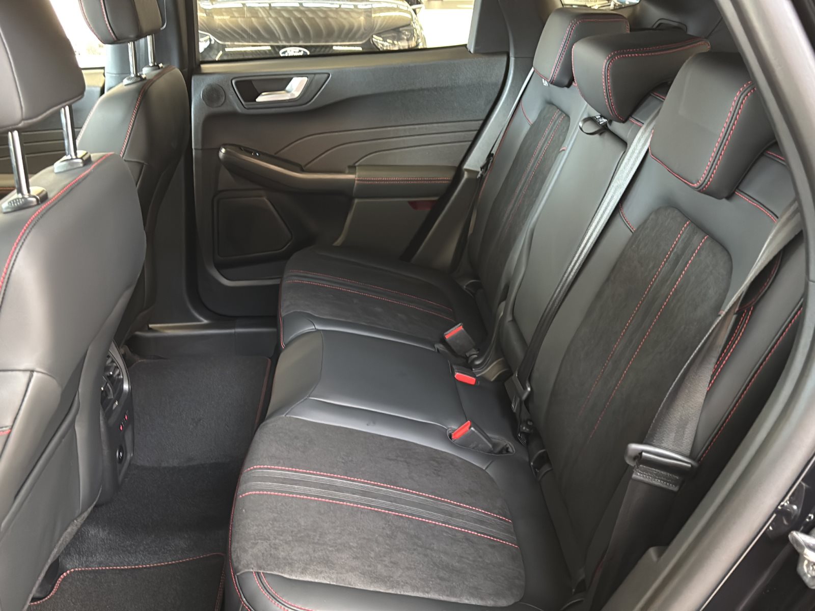 Ford Kuga Plug-In Hybrid ST-Line X — Miniatur 3