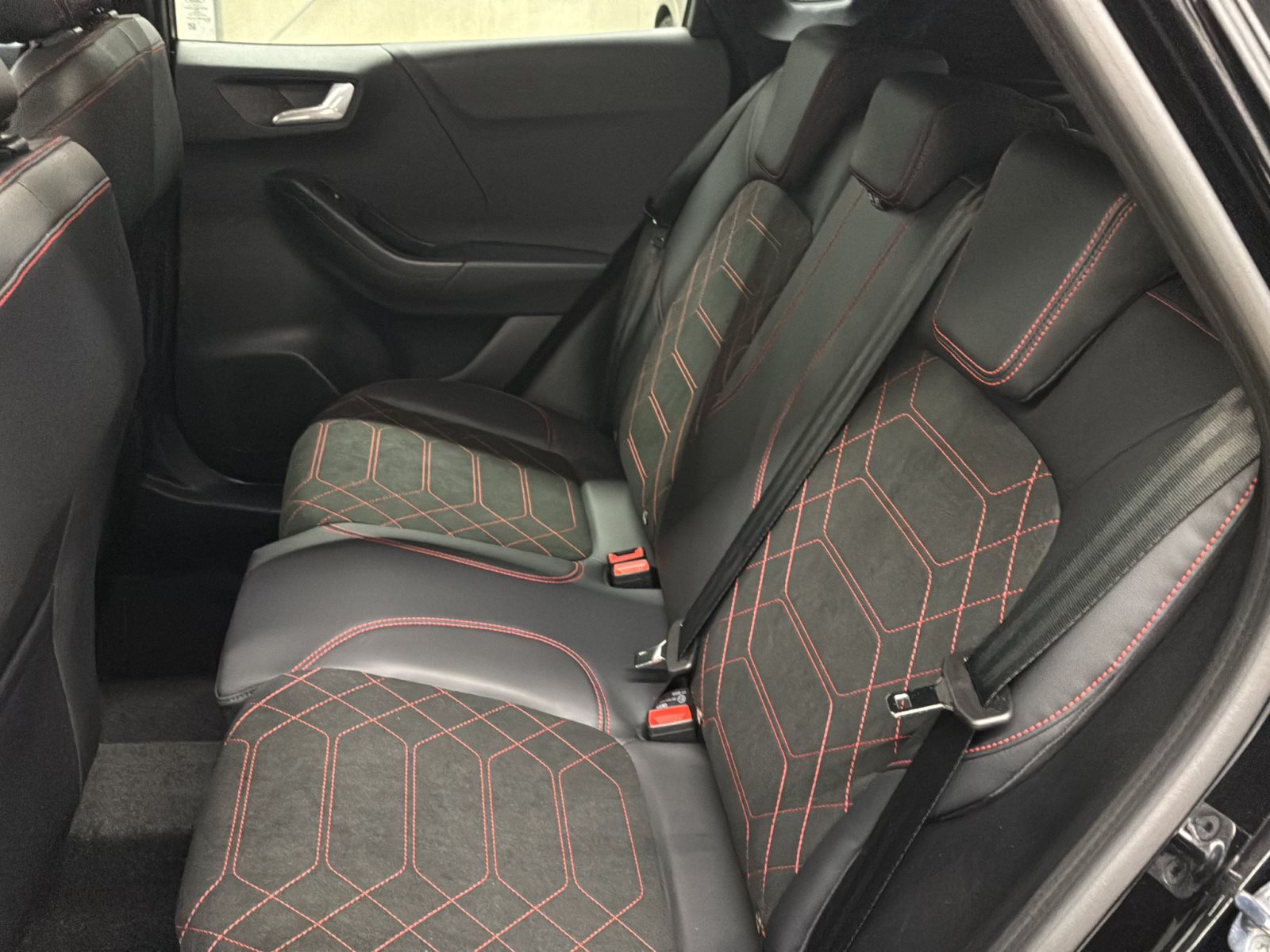 Ford Puma Hybrid ST-Line X 1.0 EcoBoost — Miniatur 3
