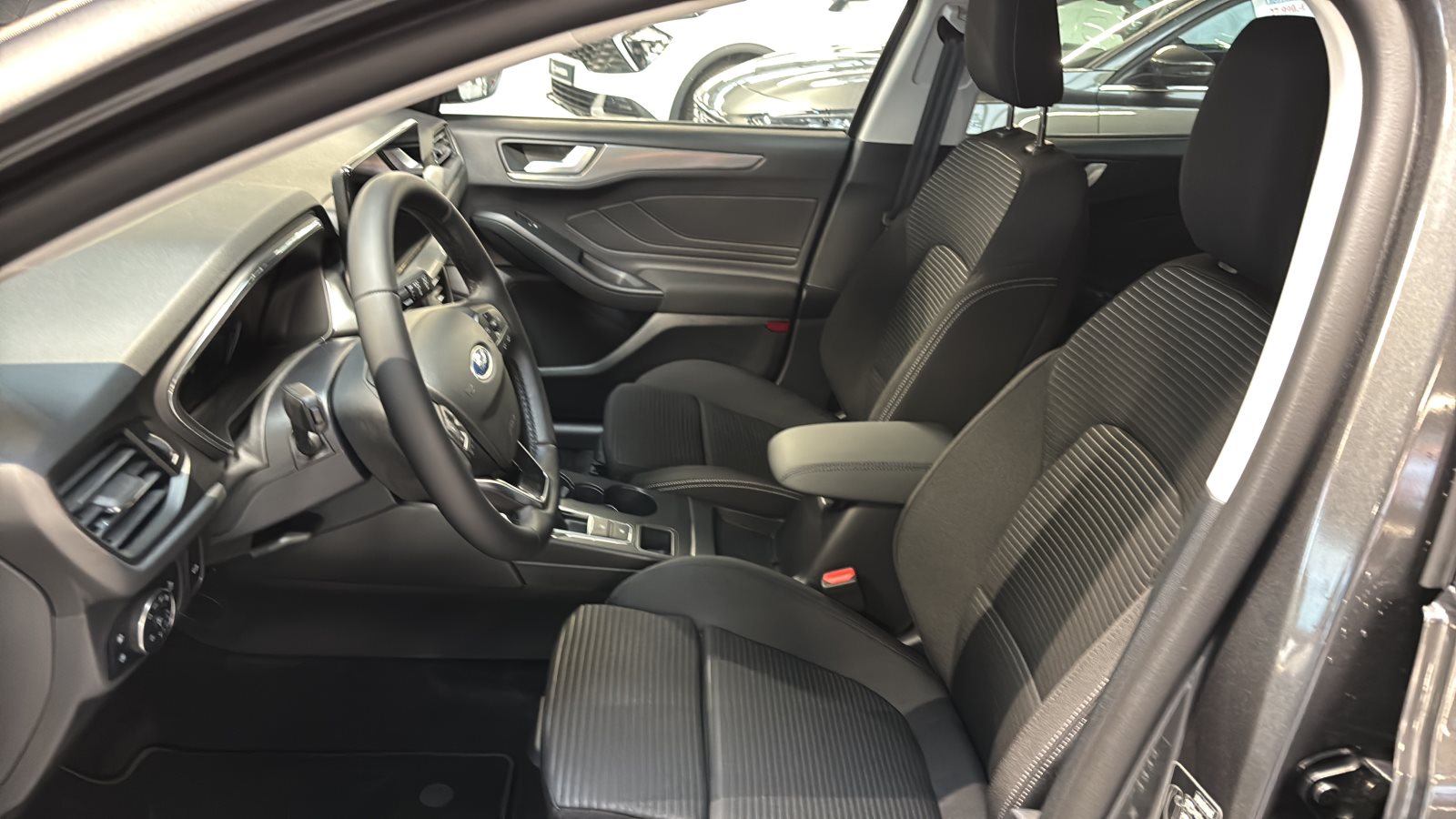 Ford Focus 1.5 EcoBlue Turnier Titanium Edition — Miniatur 2