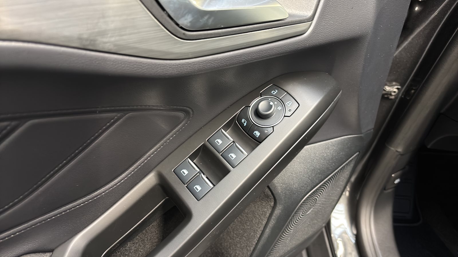 Ford Focus 1.5 EcoBlue Turnier Titanium Edition — Miniatur 8