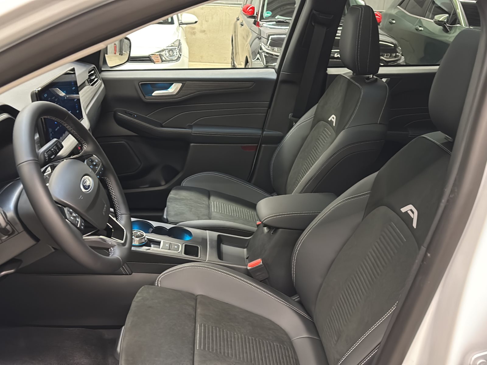 Ford Kuga Plug-In Hybrid Active X — Miniatur 2