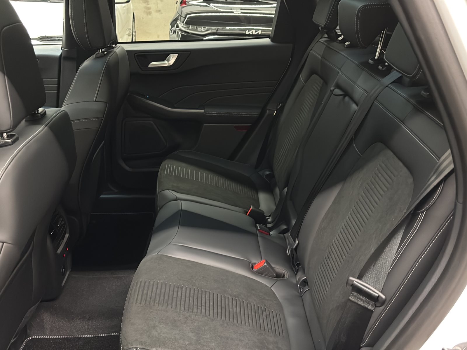 Ford Kuga Plug-In Hybrid Active X — Miniatur 3