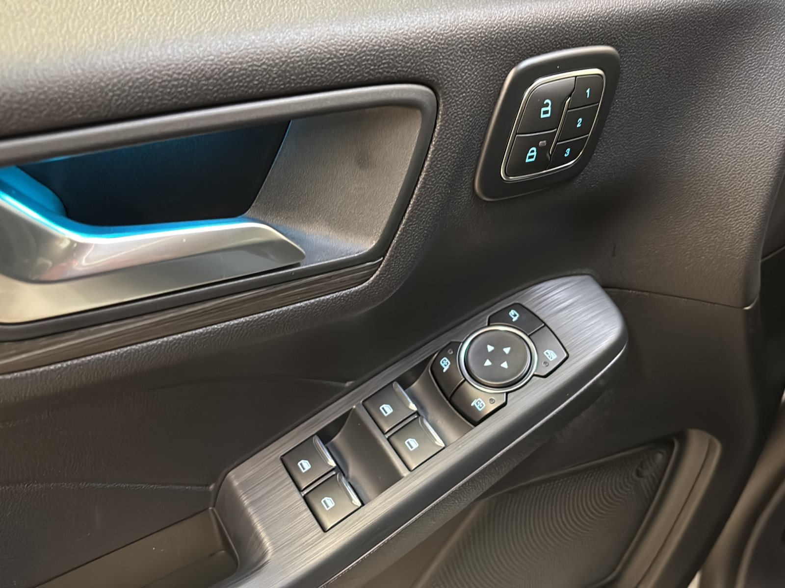 Ford Kuga Plug-In Hybrid Active X — Miniatur 7