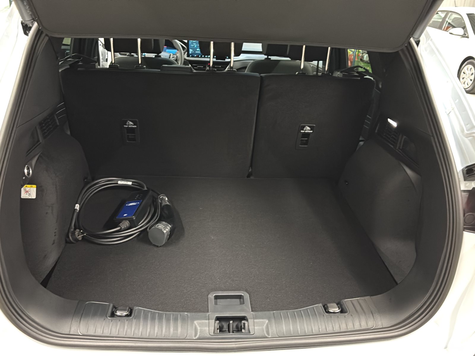 Ford Kuga Plug-In Hybrid Active X — Miniatur 8