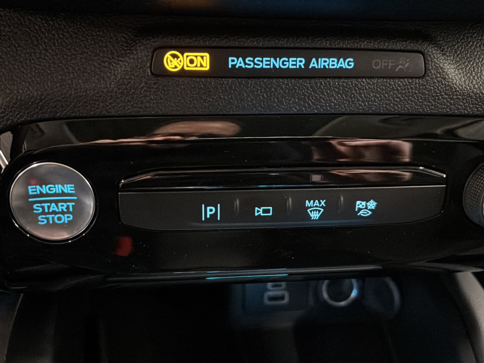 Ford Kuga Plug-In Hybrid Active X — Miniatur 10