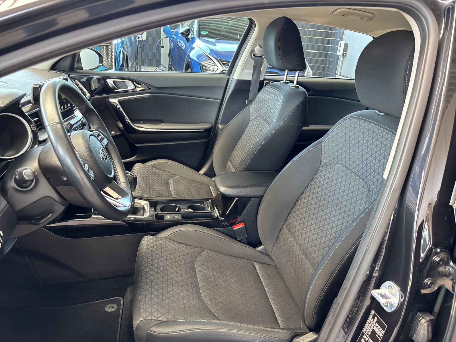 KIA Ceed 1.6 CRDI Spirit *Ganzjahresreifen* — Miniatur 2