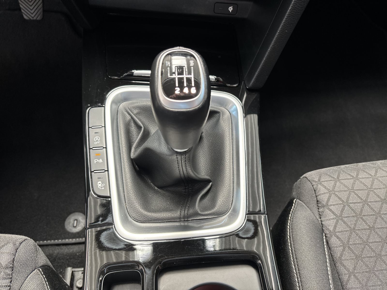 KIA Ceed 1.6 CRDI Spirit *Ganzjahresreifen* — Miniatur 7