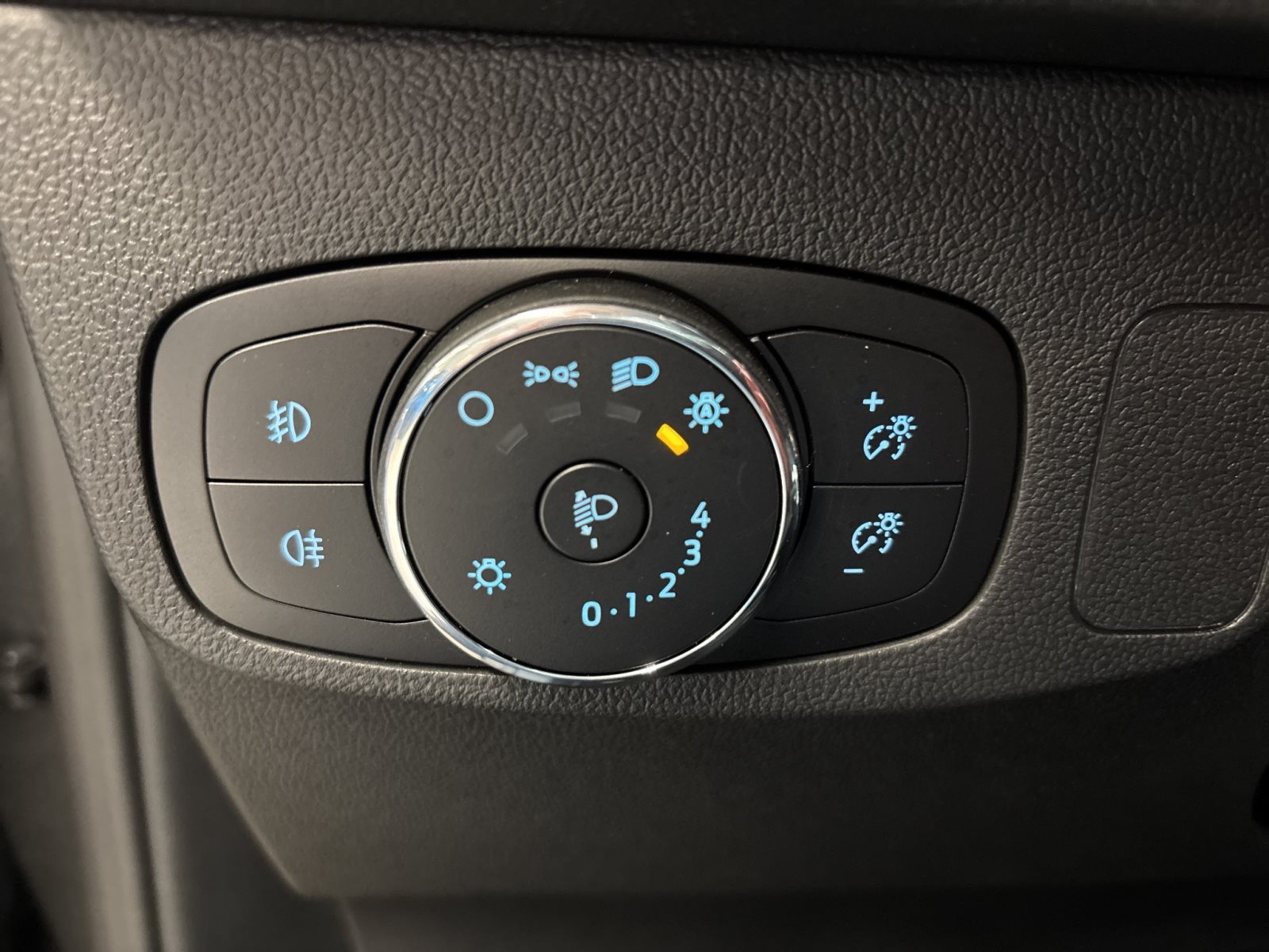 Ford Focus Turnier 1.5 EcoBlue Titanium X — Miniatur 8