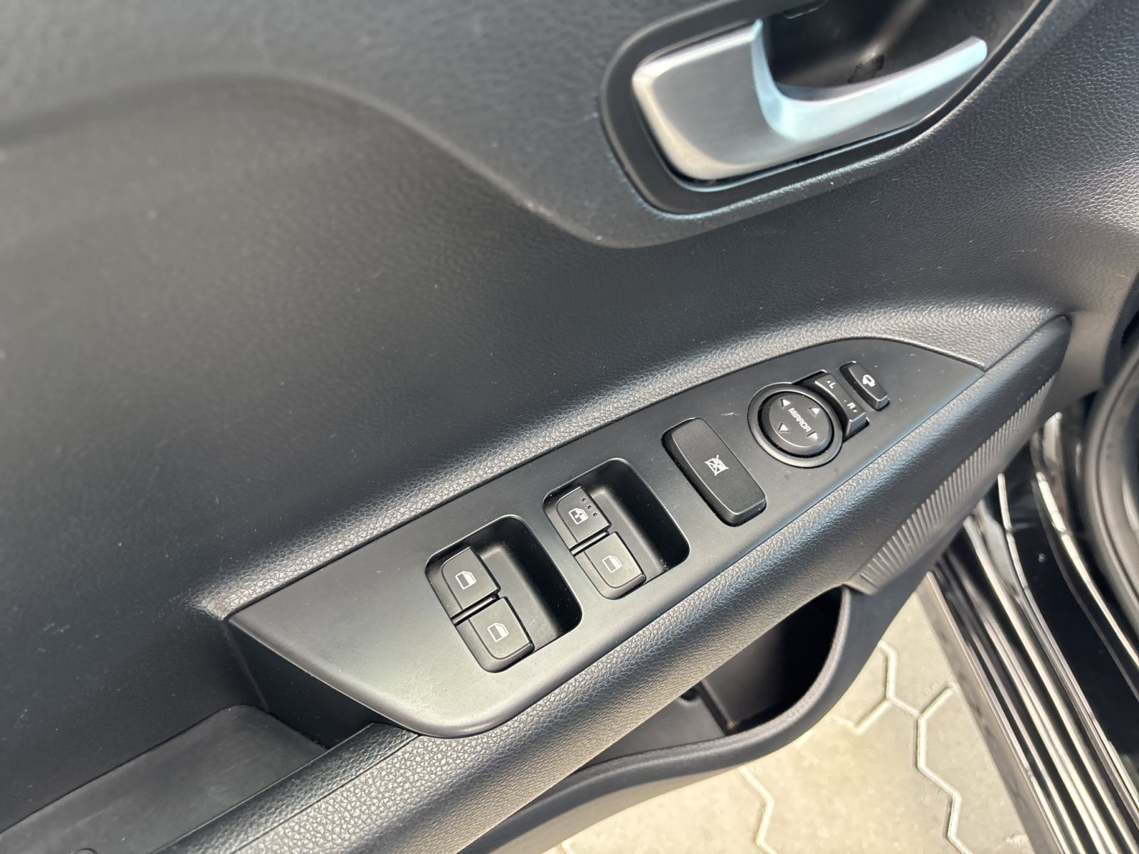 KIA Rio Spirit 1.4 *Ganzjahresreifen* — Miniatur 10