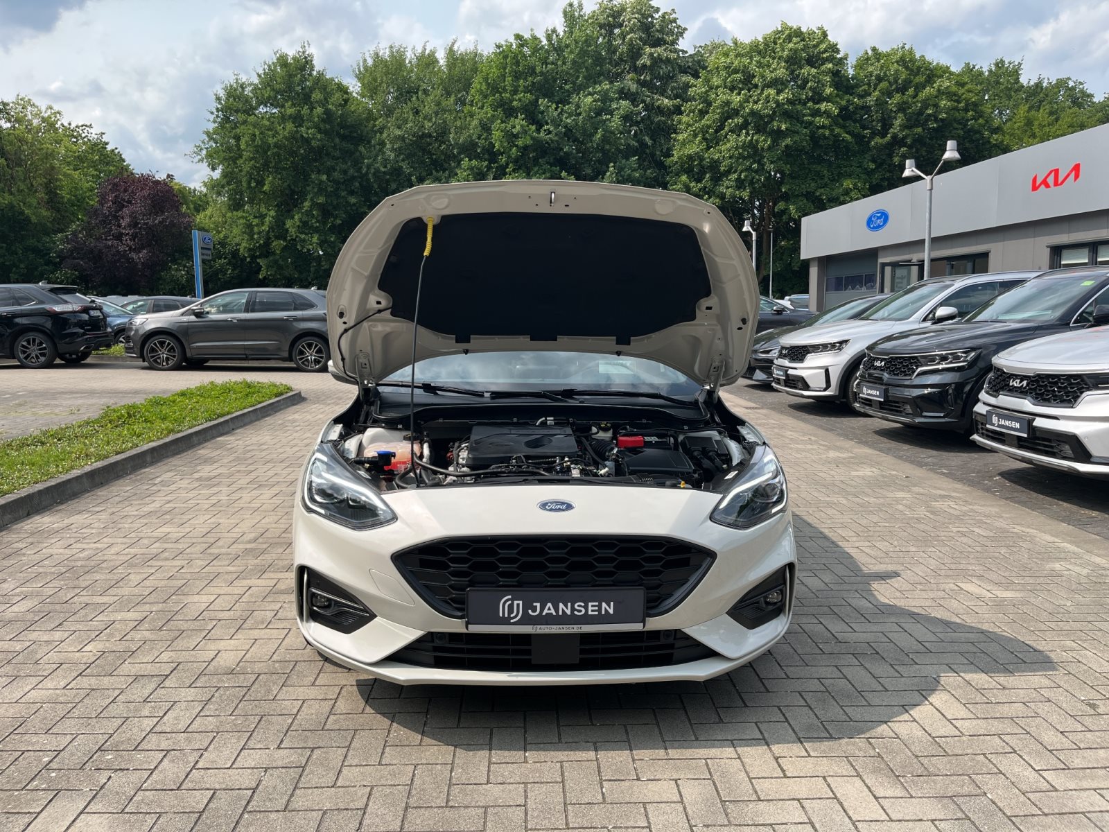 Ford Focus Turnier ST-Line X+Panoramadach+Beheizbare Frontscheibe+Automatische Heckklappe+Sitzheizung — Miniatur 7