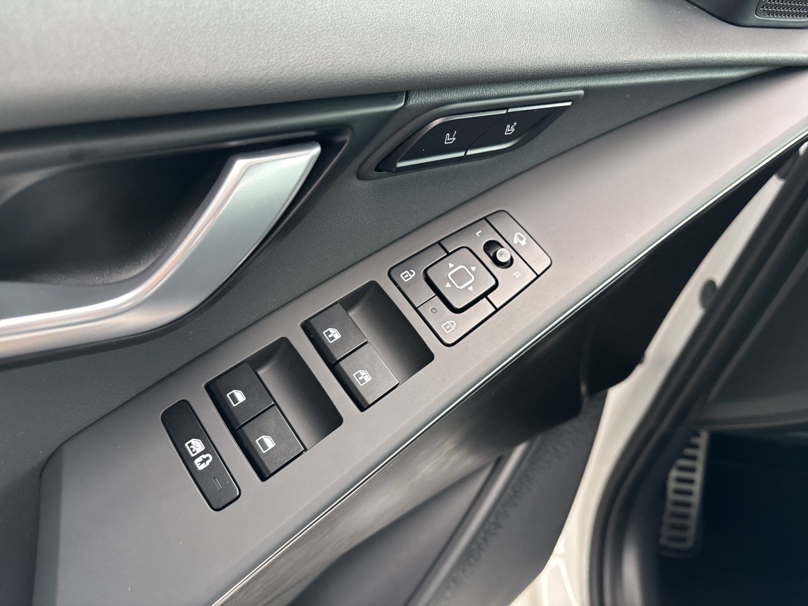 KIA Niro 1.6 PLUG-IN Hybrid Spirit *Ganzjahresreifen* — Miniatur 11