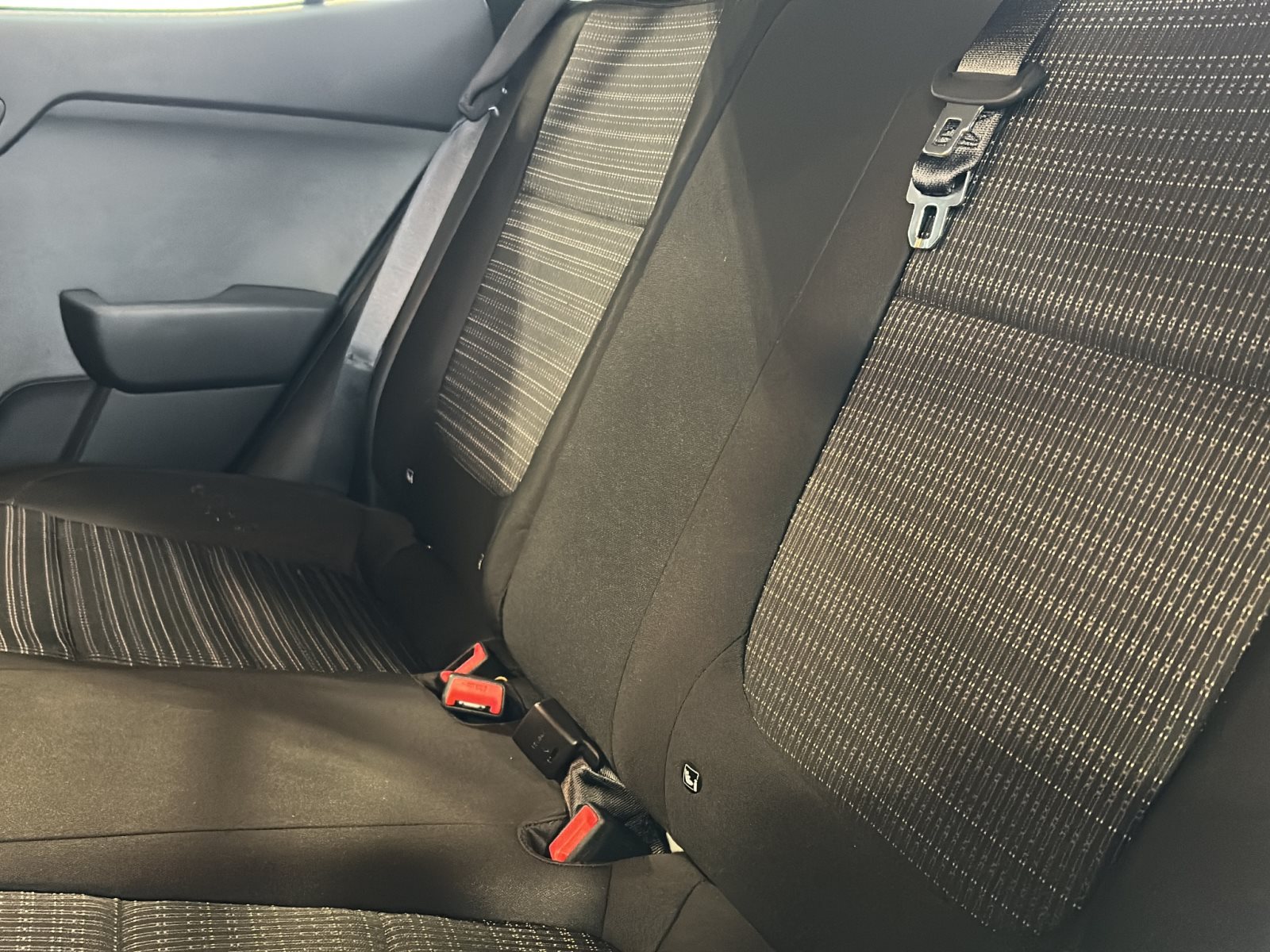 KIA Stonic 1.0i-Turbo Mild-Hybrid Dynamic Edition — Miniatur 2