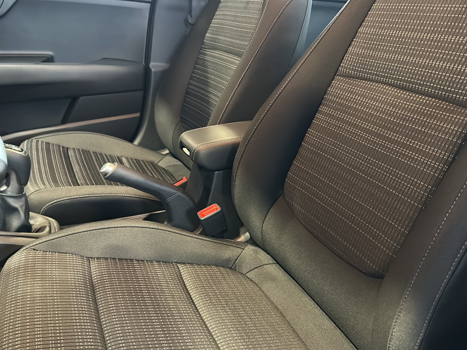 KIA Stonic 1.0i-Turbo Mild-Hybrid Dynamic Edition — Miniatur 17