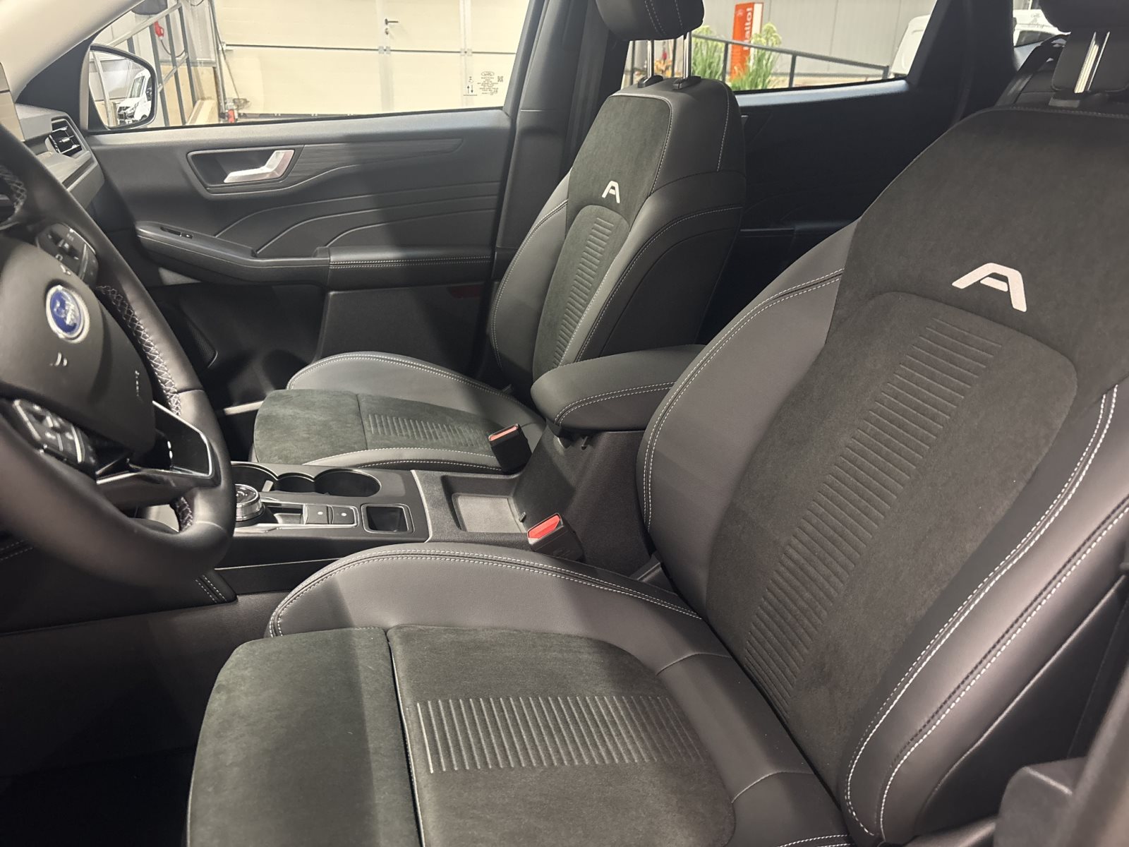 Ford Kuga 2.5 l Plug-In Hybrid Active X *AHK schwenkbar* — Miniatur 2