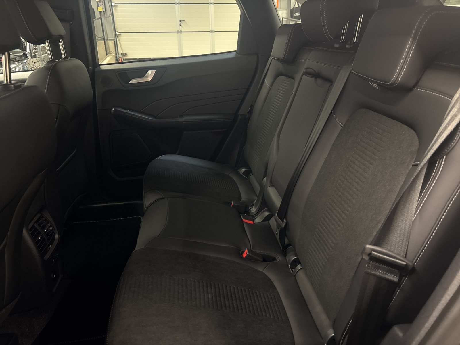 Ford Kuga 2.5 l Plug-In Hybrid Active X *AHK schwenkbar* — Miniatur 3