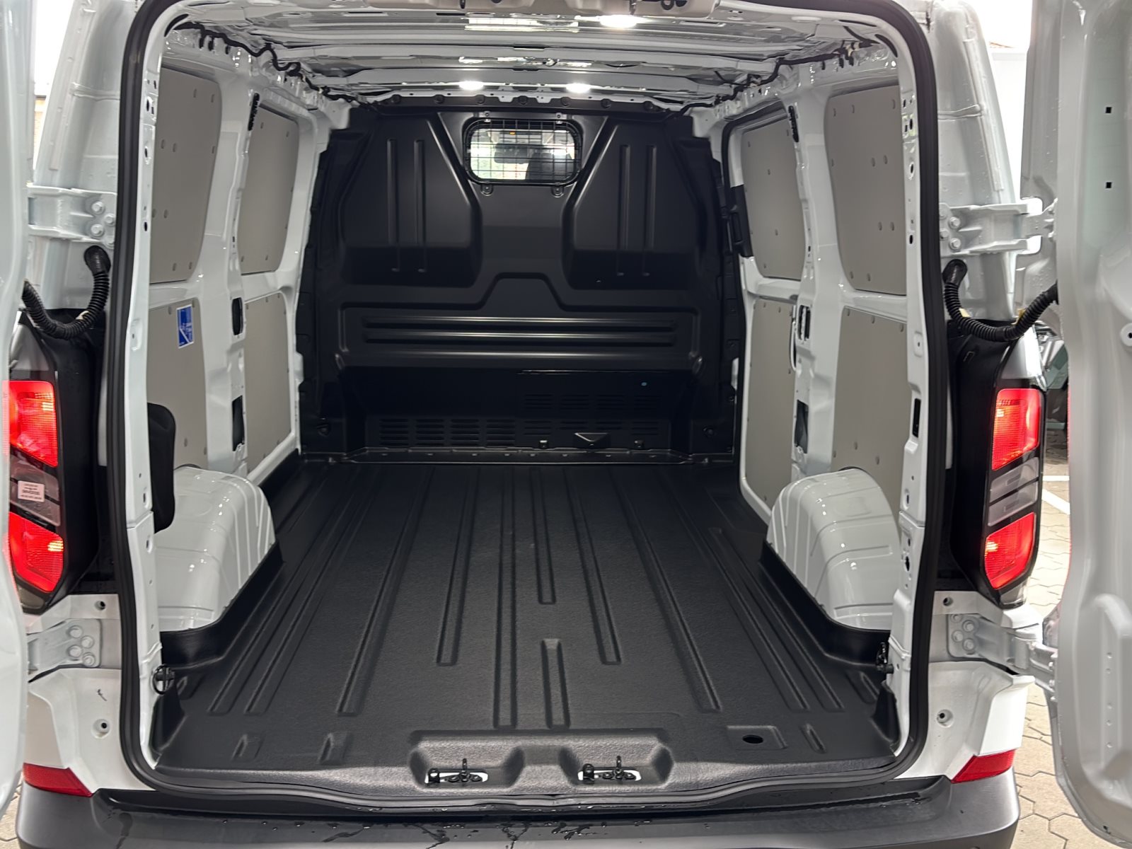 Ford Transit Custom 2.0 Kasten 280 L1 Trend FWD — Miniatur 8
