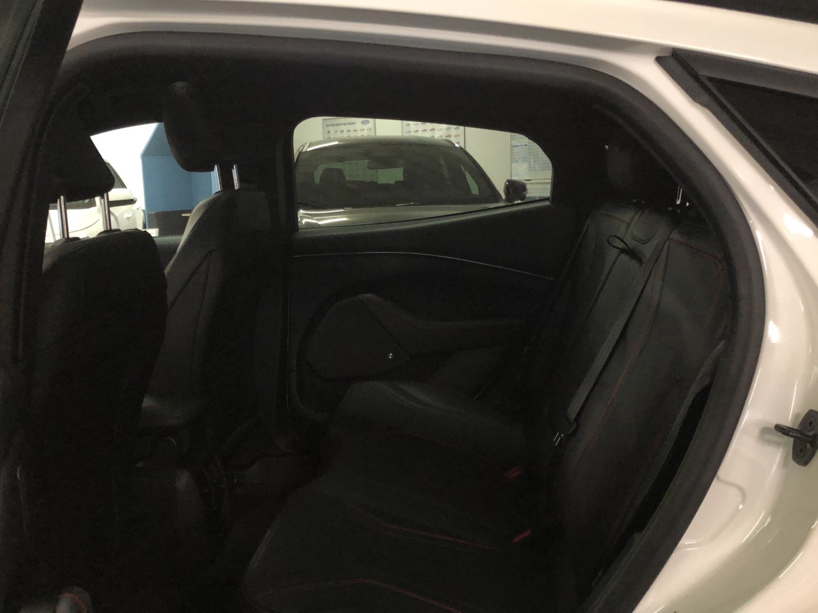 Ford MUSTANG MACH-E Premium 75,7 kWh AWD+Lenkradheizung+Heizbare Frontscheibe+360-Grad-Kamera+Totwinkel-Assistent — Miniatur 3