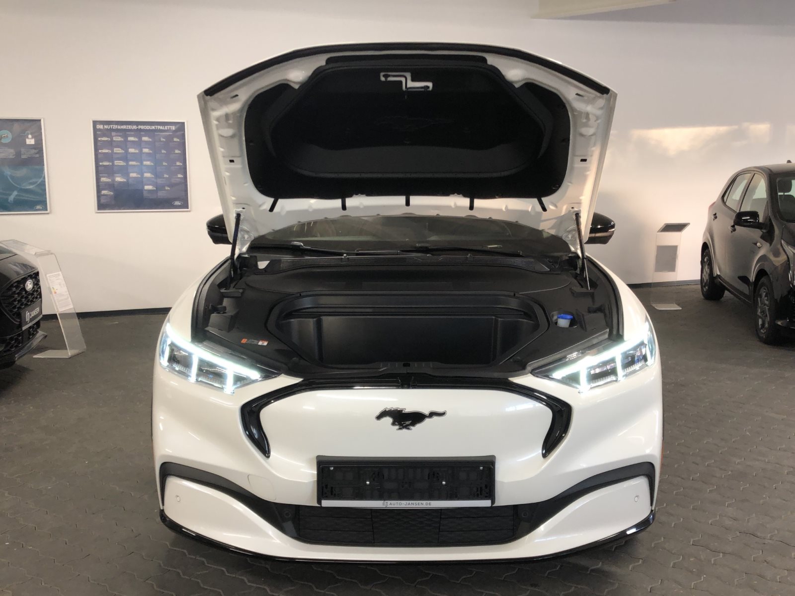 Ford MUSTANG MACH-E Premium 75,7 kWh AWD+Lenkradheizung+Heizbare Frontscheibe+360-Grad-Kamera+Totwinkel-Assistent — Miniatur 7