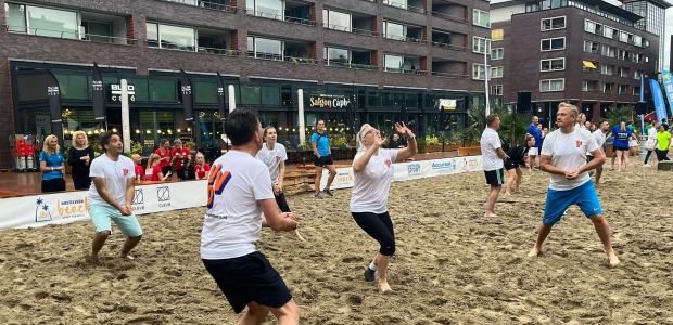 VVD speelt mee tijdens Amstelveen Beach volleybal