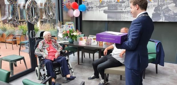 https://bunschoten.vvd.nl/nieuws/40386/jarige-aaltje-viert-100ste-verjaardag-met-koffie-en-taart