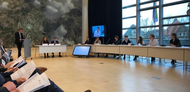 https://coevorden.vvd.nl/nieuws/34236/vvd-nodigt-beste-debaters-van-de-vrijdag-1-maart-gehouden-politieke-jongerendag-van-de-nieuwe-veste-uit-voor-een-bezoek-aan-de-tweede-kamer